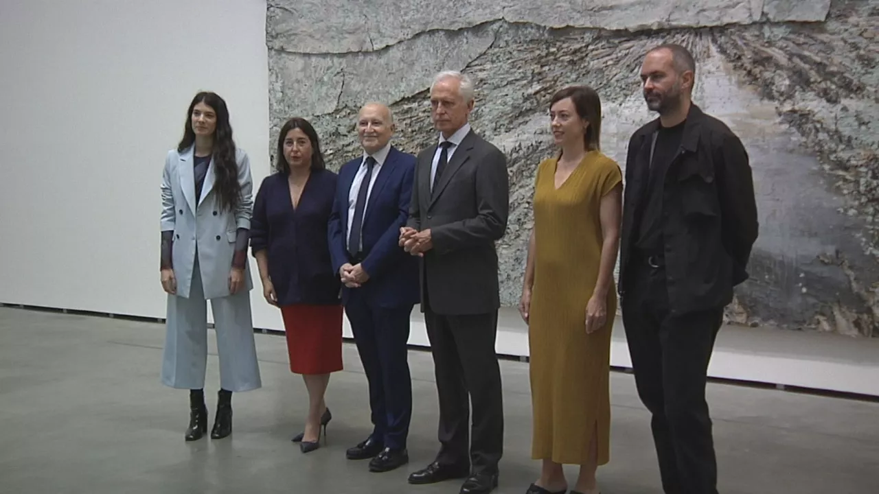 Erakusketaren inaugurazioa. EITB Mediaren bideo batetik ateratako irudia.