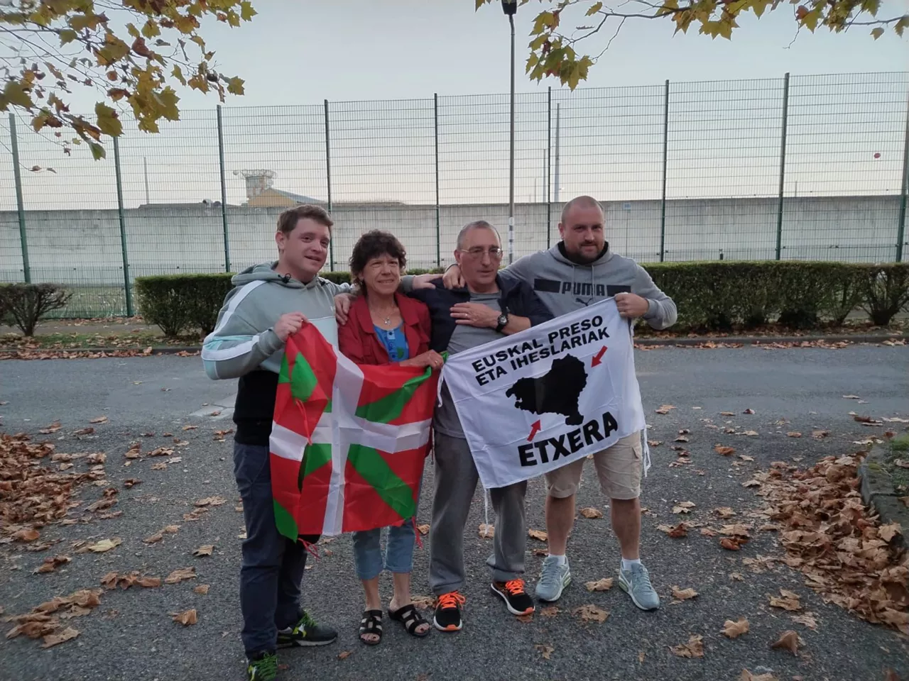 Jakes Esnal tras salir de la cárcel de Lannemezan (Francia). Imagen: Etxerat