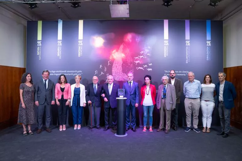 Visita institucional por el 75 aniversario de Aranzadi
