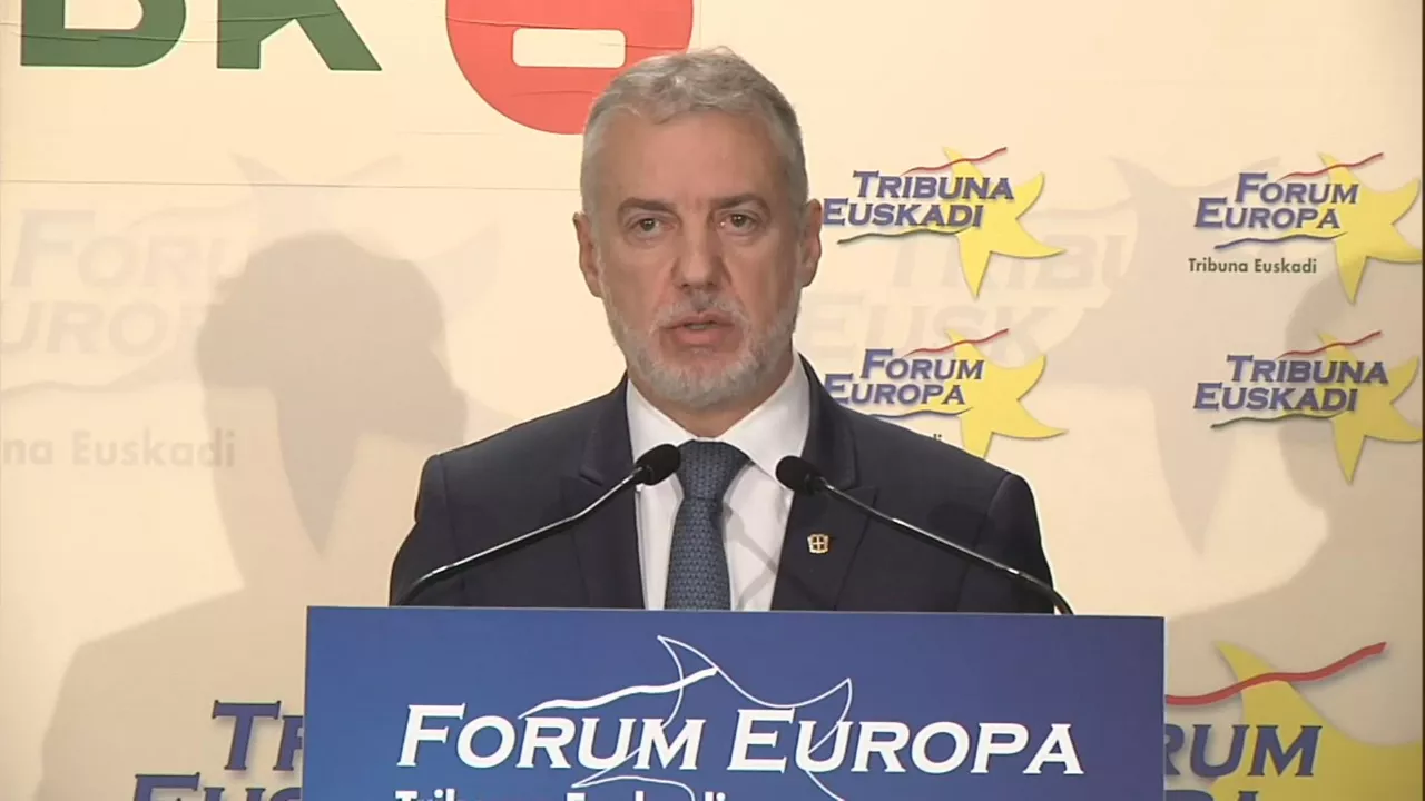 Iñigo Urkullu Forum Europak Bilbon antolatutako gosari batean