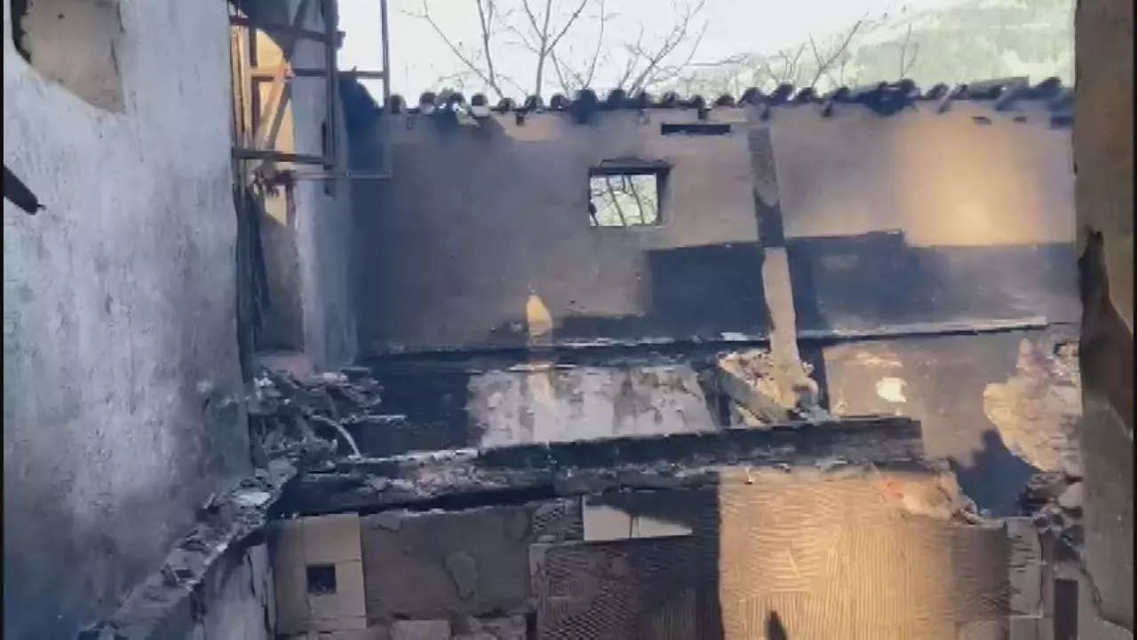 Así ha quedado una de las viviendas calcinadas.