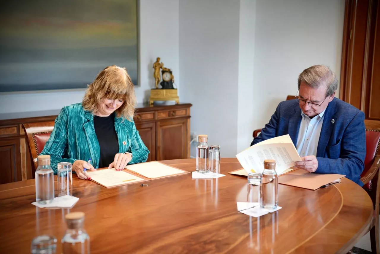 Ana Ollo y Fernando Martínez, hoy, en Madrid. Foto: Gobierno de Navarra.