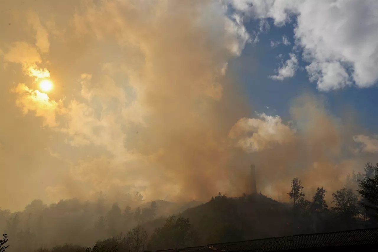 El fuego comenzó el paado domingo, día 23. Foto: EFE.