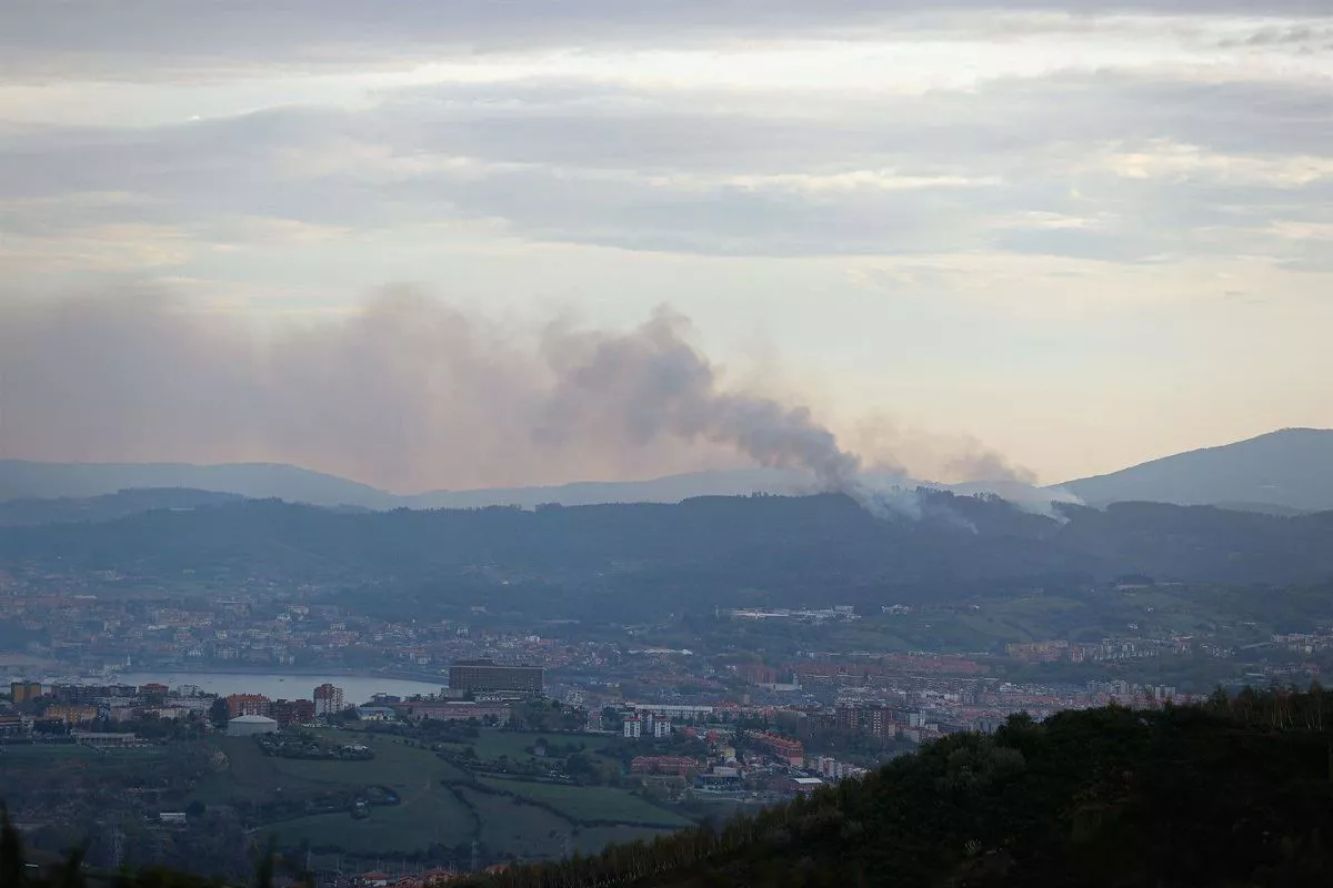 Berangoko suteak eragindako kea. Argazkia: EFE