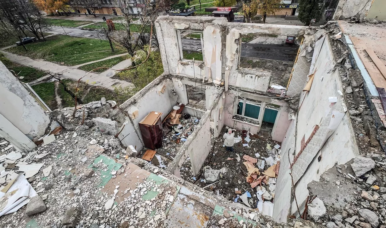 Imagen de un edificio destruido en la localidad de Nikopol. Foto: EFE.