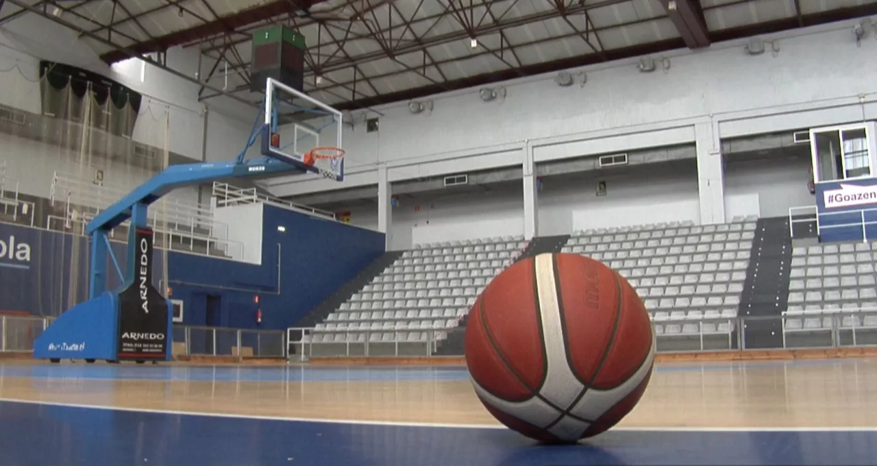 Saskibaloiko baloi bat Donostiako Josean Gasca pabiloian. Argazkia: EITB