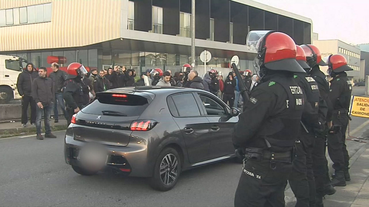 Protesta Durangaldean. EITB Mediaren bideo batetik ateratako irudia.