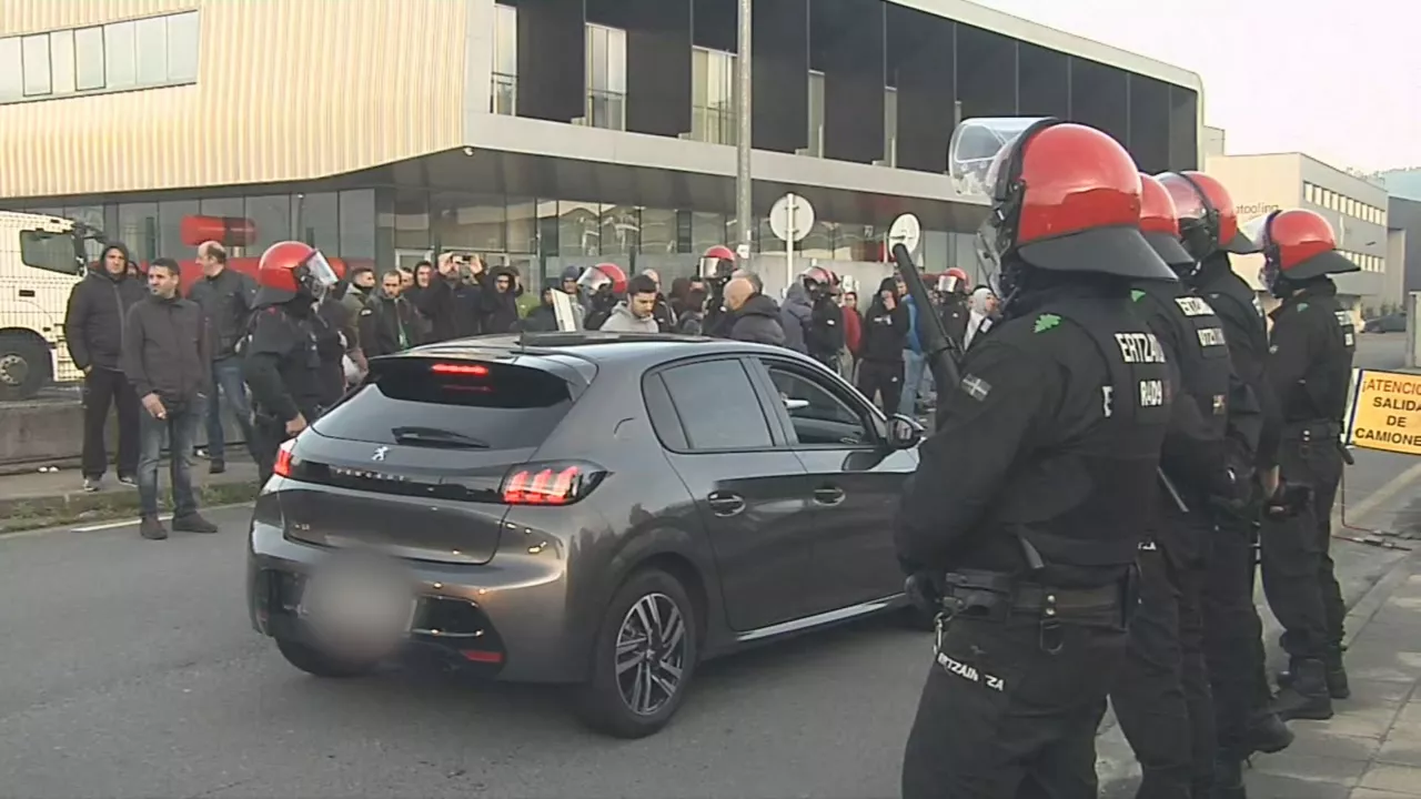 Protesta Durangaldean. EITB Mediaren bideo batetik ateratako irudia.