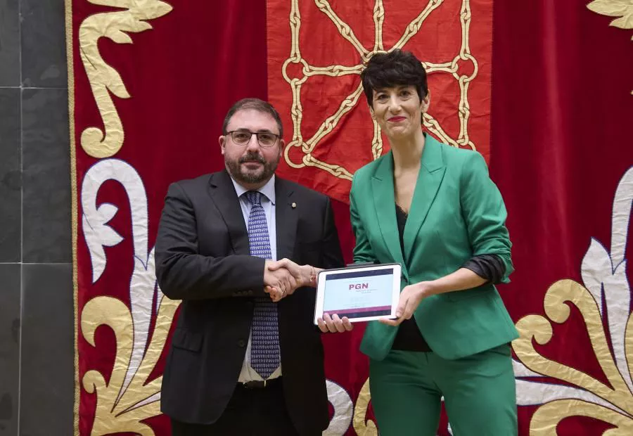 Hualde y Saiz, en el acto del Parlamento.