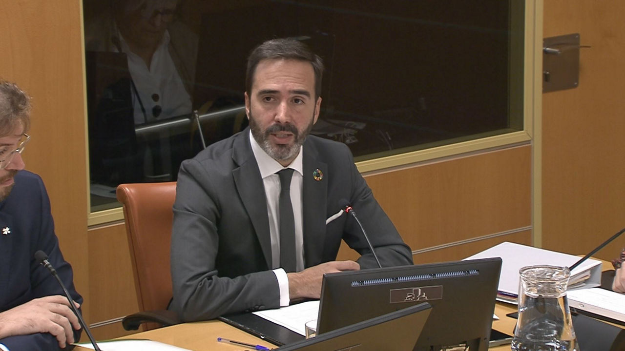 Javier Hurtado. Imagen obtenida de un vídeo del Parlamento Vasco.