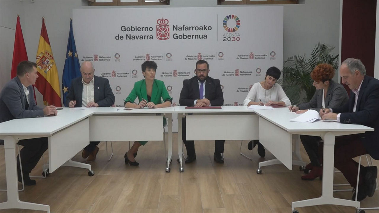 Akordioaren sinadura. EITB Mediaren bideo batetik ateratako irudia.