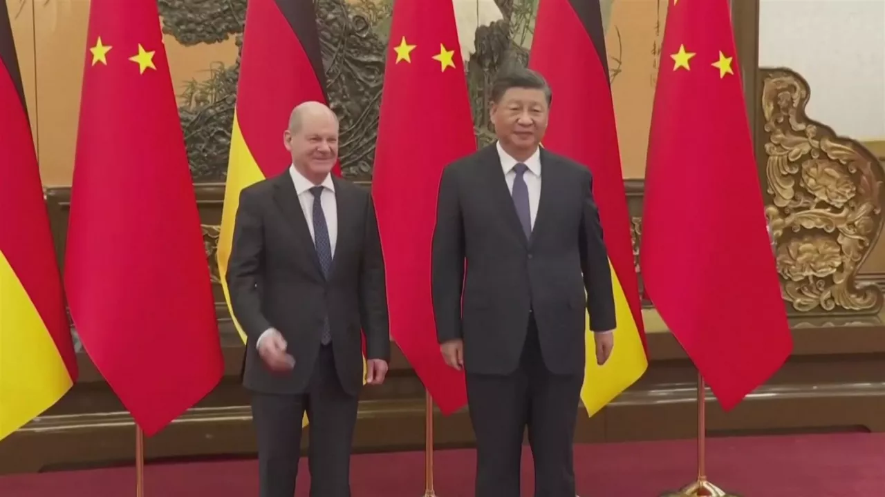 Scholz eta Xi Jinping. Agentzietako bideo batetik ateratako irudia.