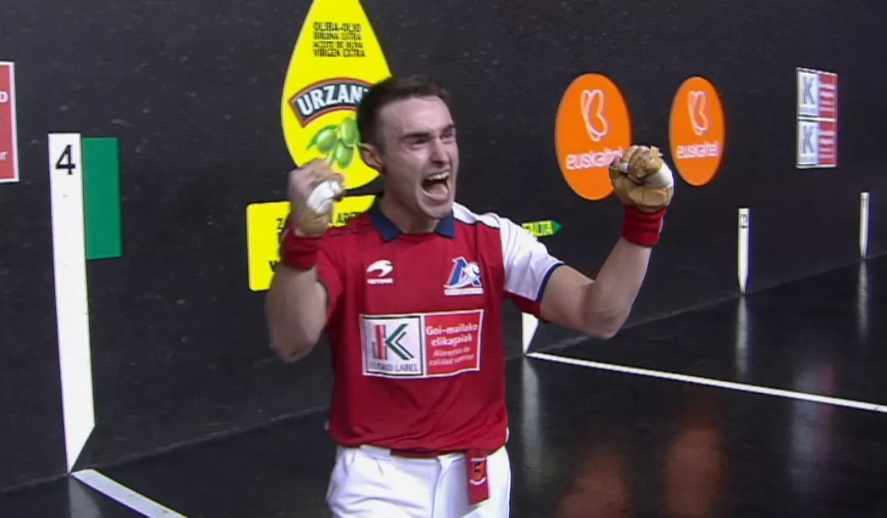 Iker Salaberria, artxiboko irudian, Promozio Lau t'erdikoa irabazita. Argazkia: EITB Media.