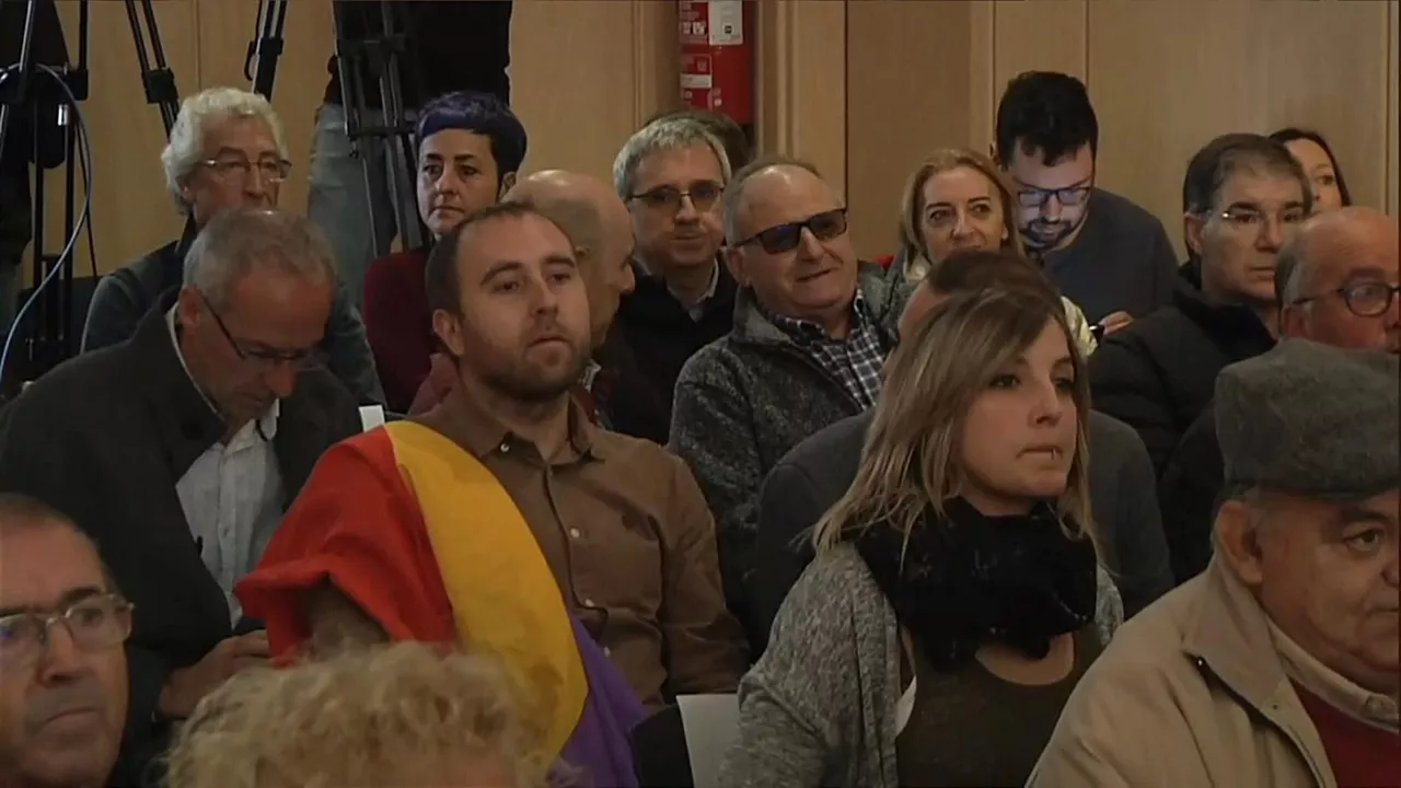 Familiares en el acto de homenaje de Labastida. Captura de imagen de un vídeo de EITB Media.