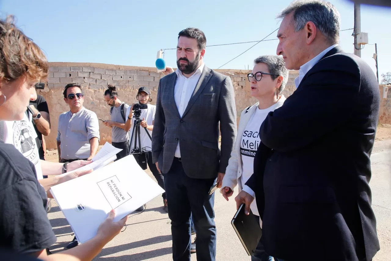 Jon Iñarritu EH Bilduko diputatua Melillako hesian. Argazkia: EFE