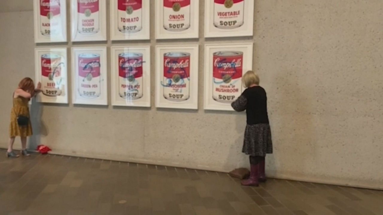 Protestaren unea. Agentzietako bideo batetik ateratako irudia.
