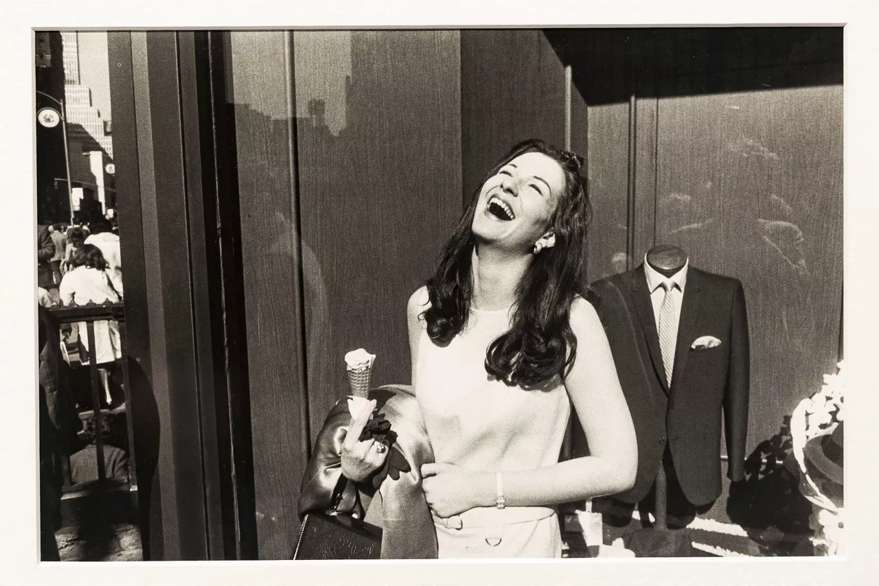 "Women are beautiful" serieko ale bat. Garry Winogrand.