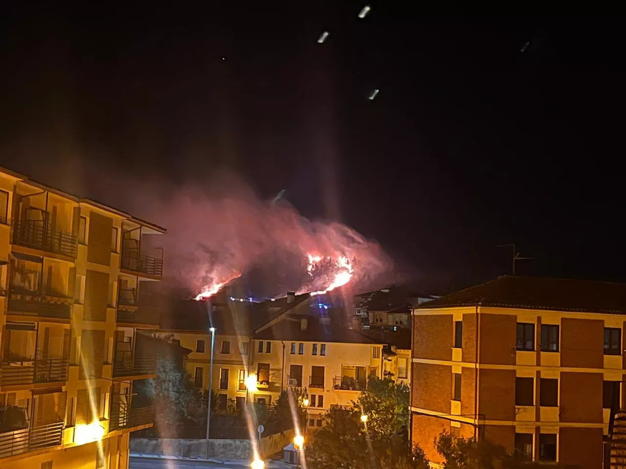El incendio desatado este sábado en Labastida. Foto: EITB Media