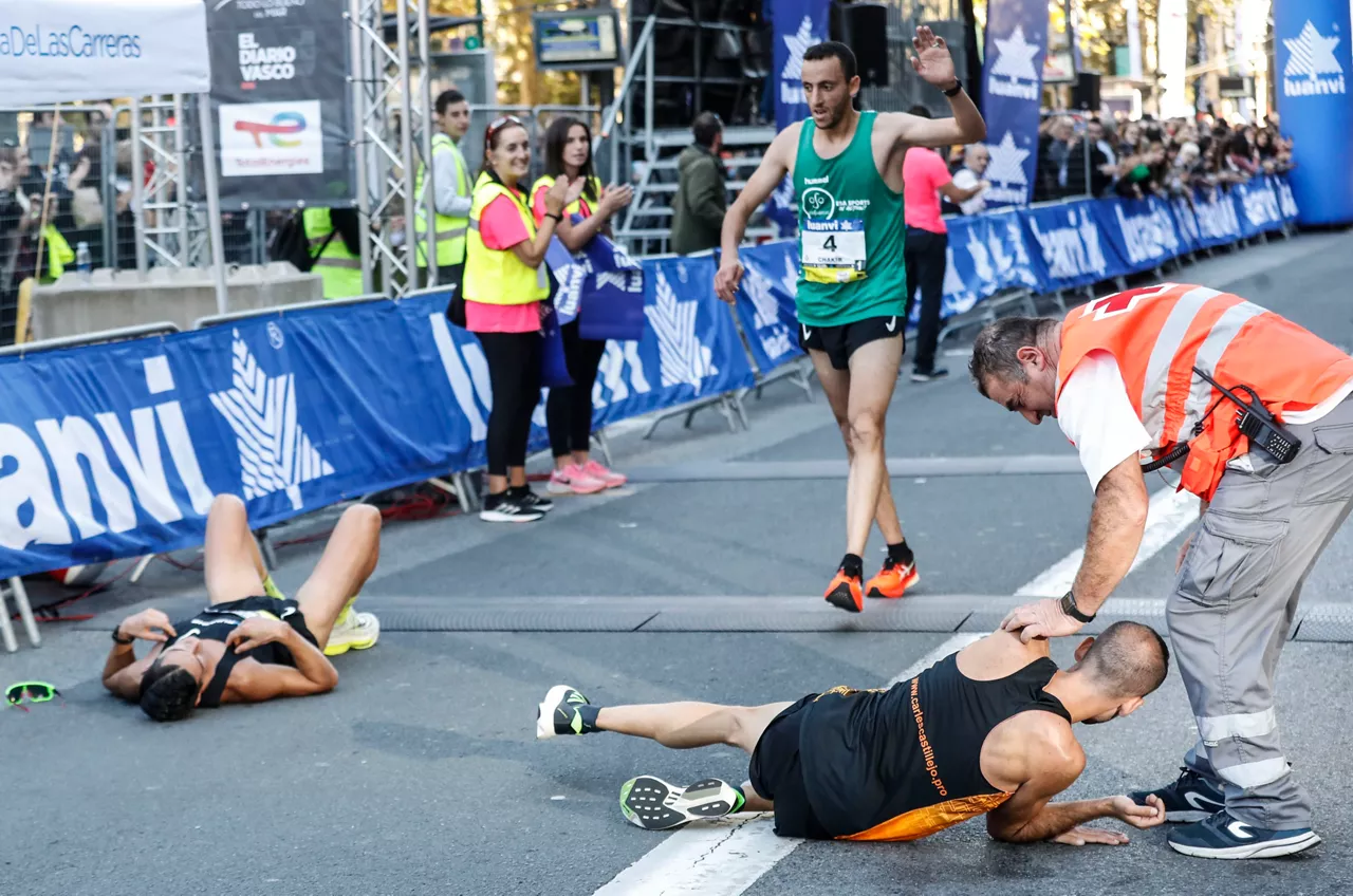 Bi korrikalari, leher eginda, helmugan. Argazkia: EFE