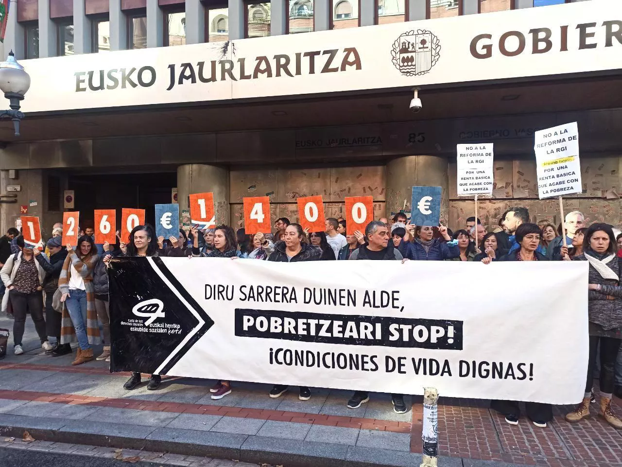 Eskubide Sozialen Kartak iragan ostegunean egindako elkarretaratzea. Argazkia: @EskubideenKarta