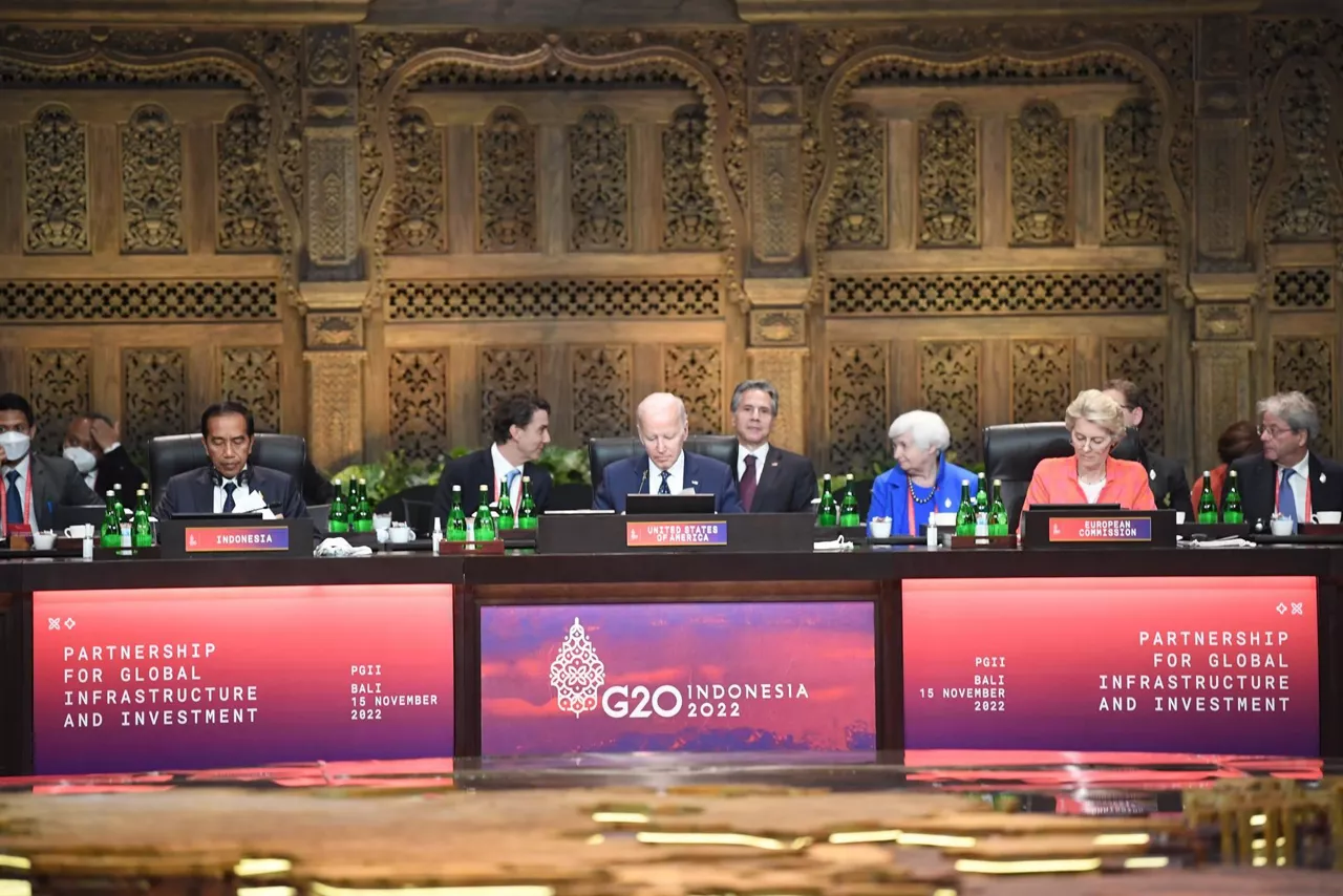 Joe Biden, Ursula von der Leyen y Joko Widodo en la cumbre del G20 en Bali (Indonesia). Foto: EFE