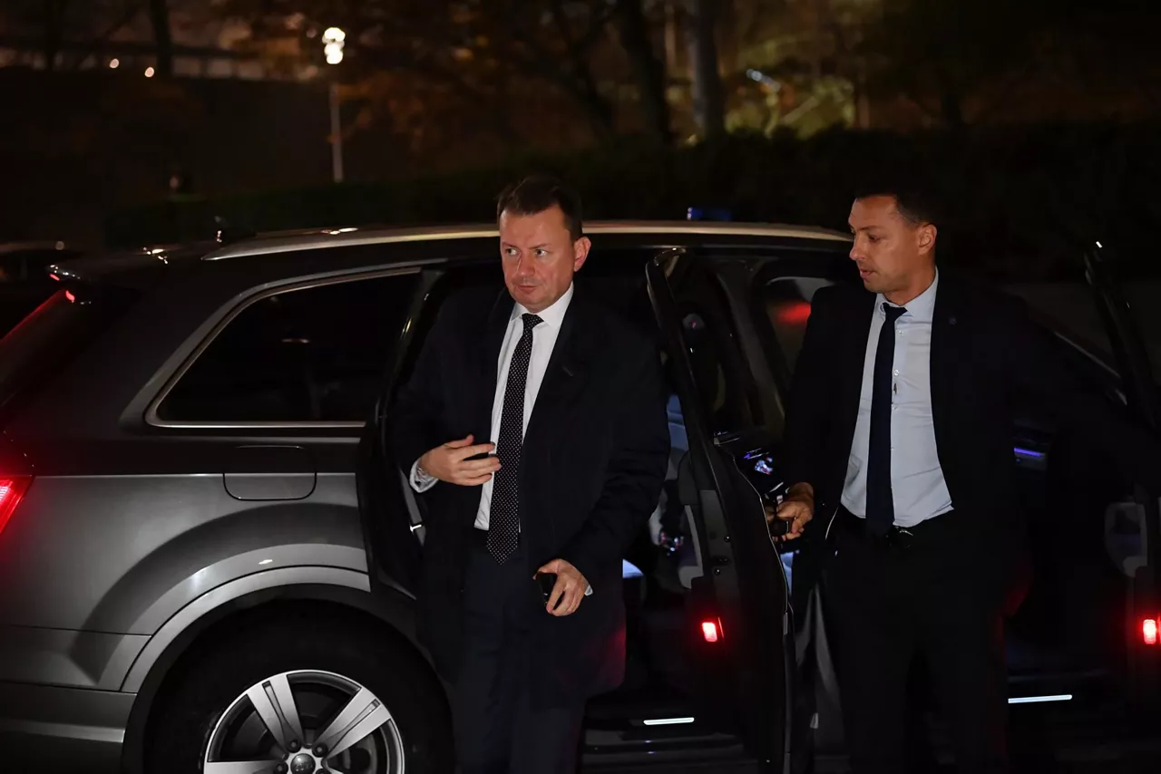 El ministro de Defensa polaco, Mariusz Blaszczak, llega a la reunión del Consejo de Ministro. Foto: EFE