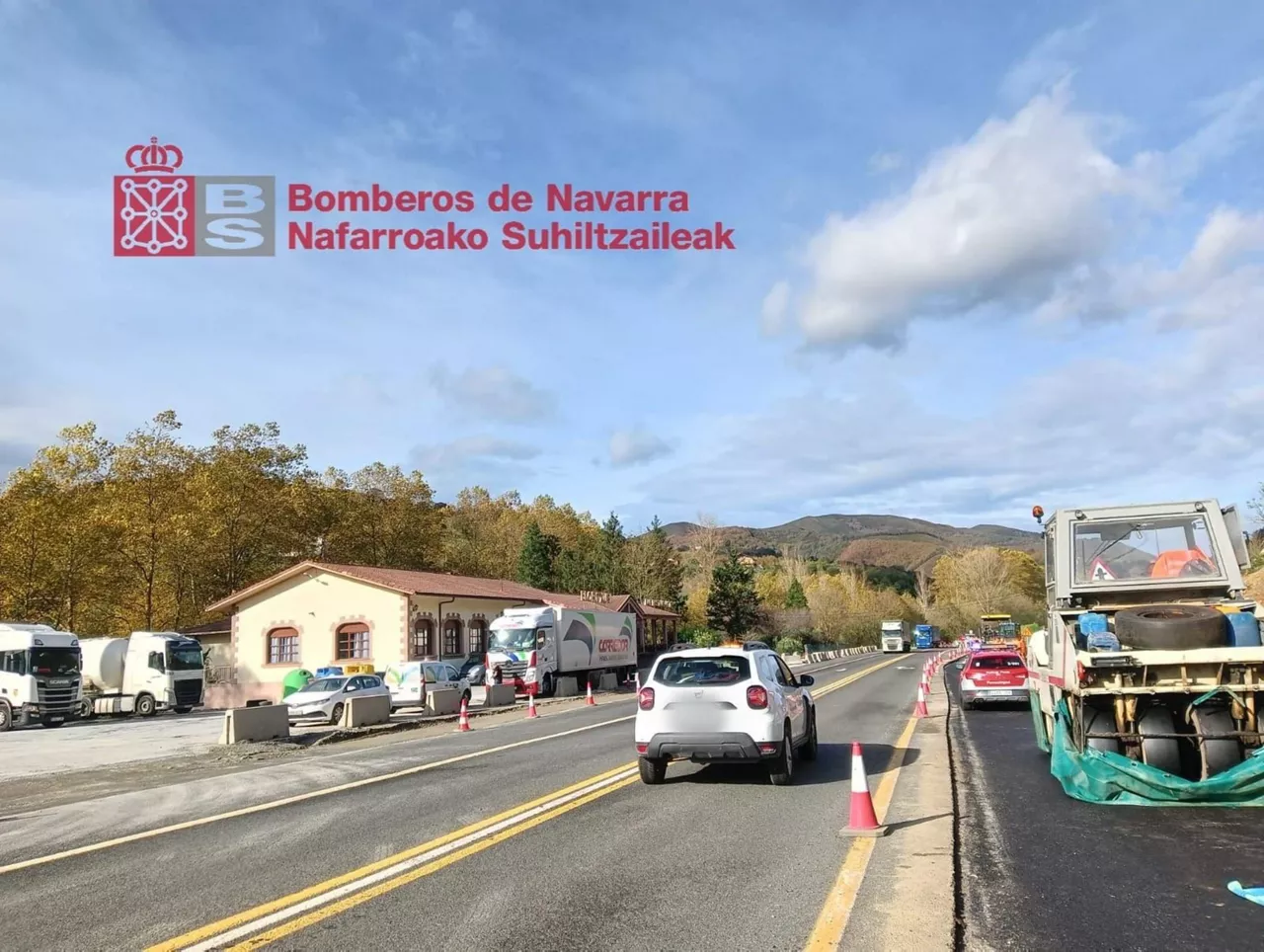 Lugar del siniestro en las obras de la carretera N-121-A, en Santesteban. Foto: Bomberos de Navarra