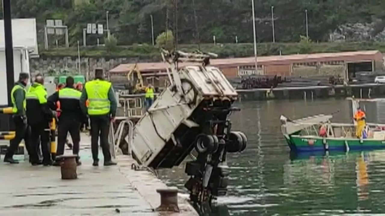 El camión. Imagen obtenida de un vídeo de Radio Euskadi.