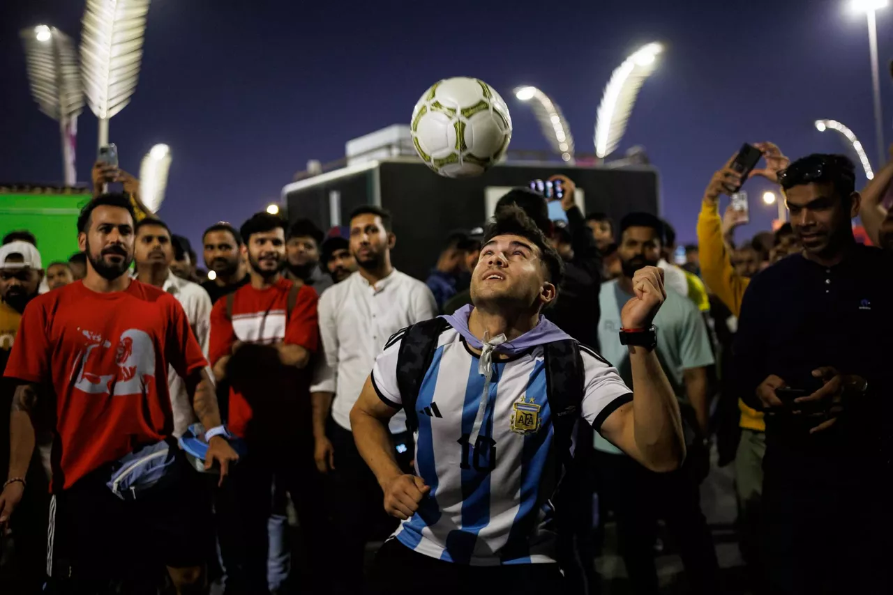 Aficionados en Catar. Foto: EFE
