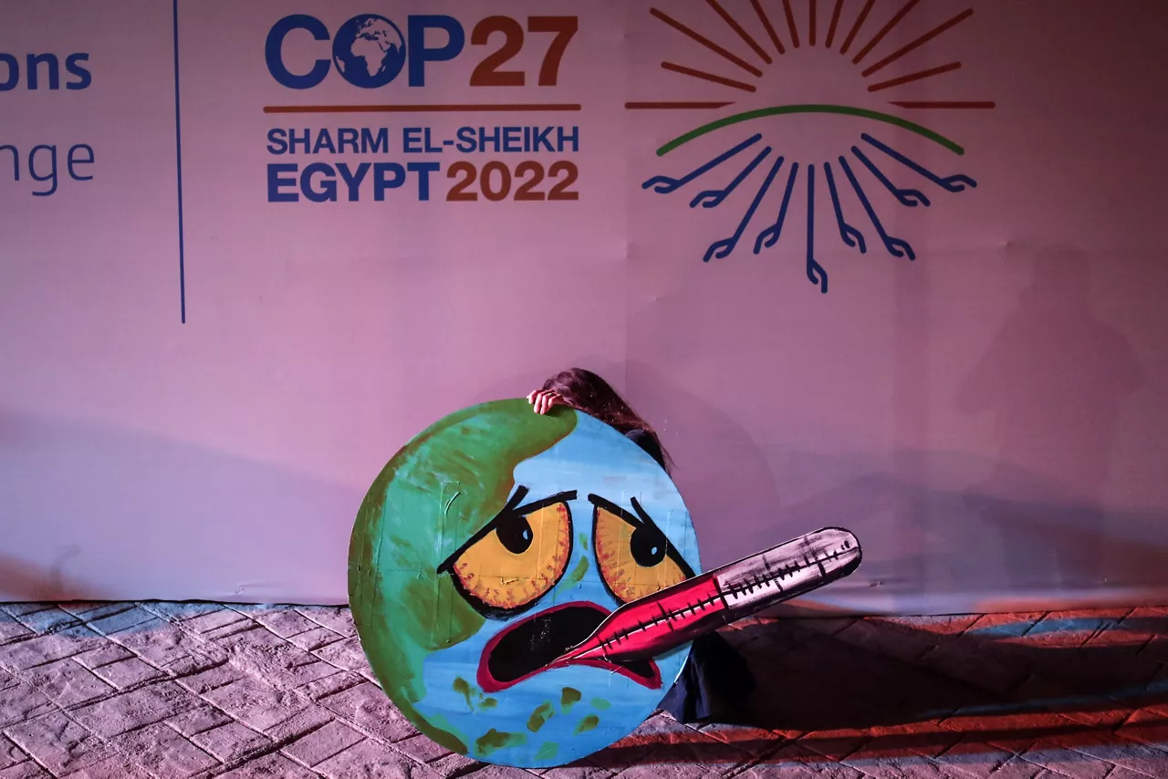 Una activista en la cumbre COP27.