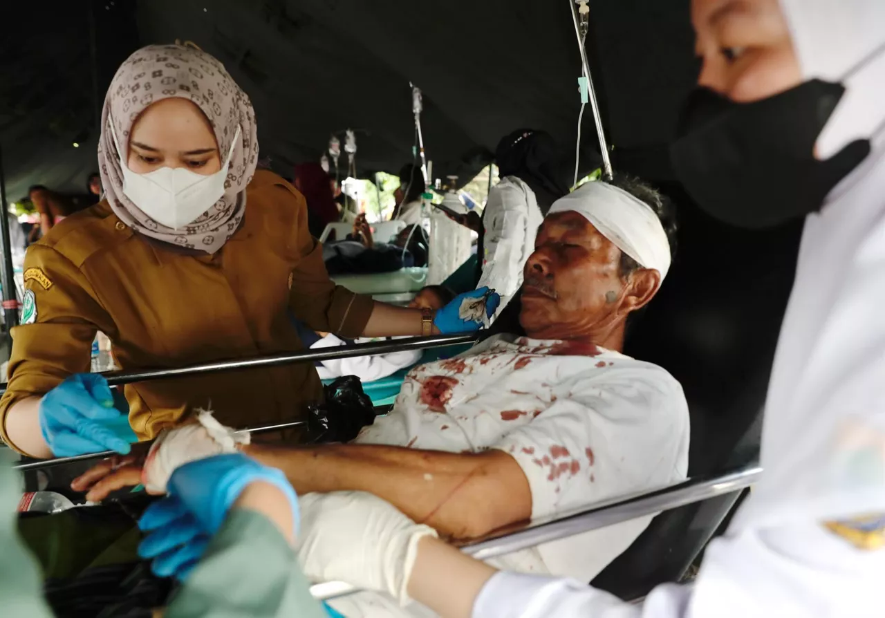 Herido en el terremoto. Foto: EFE.