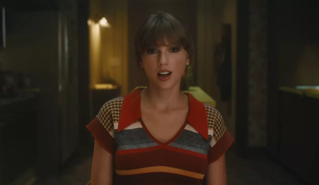 Taylor Swift "Anti-Hero" abestiaren bideoklipean. Argazkia: Youtube.