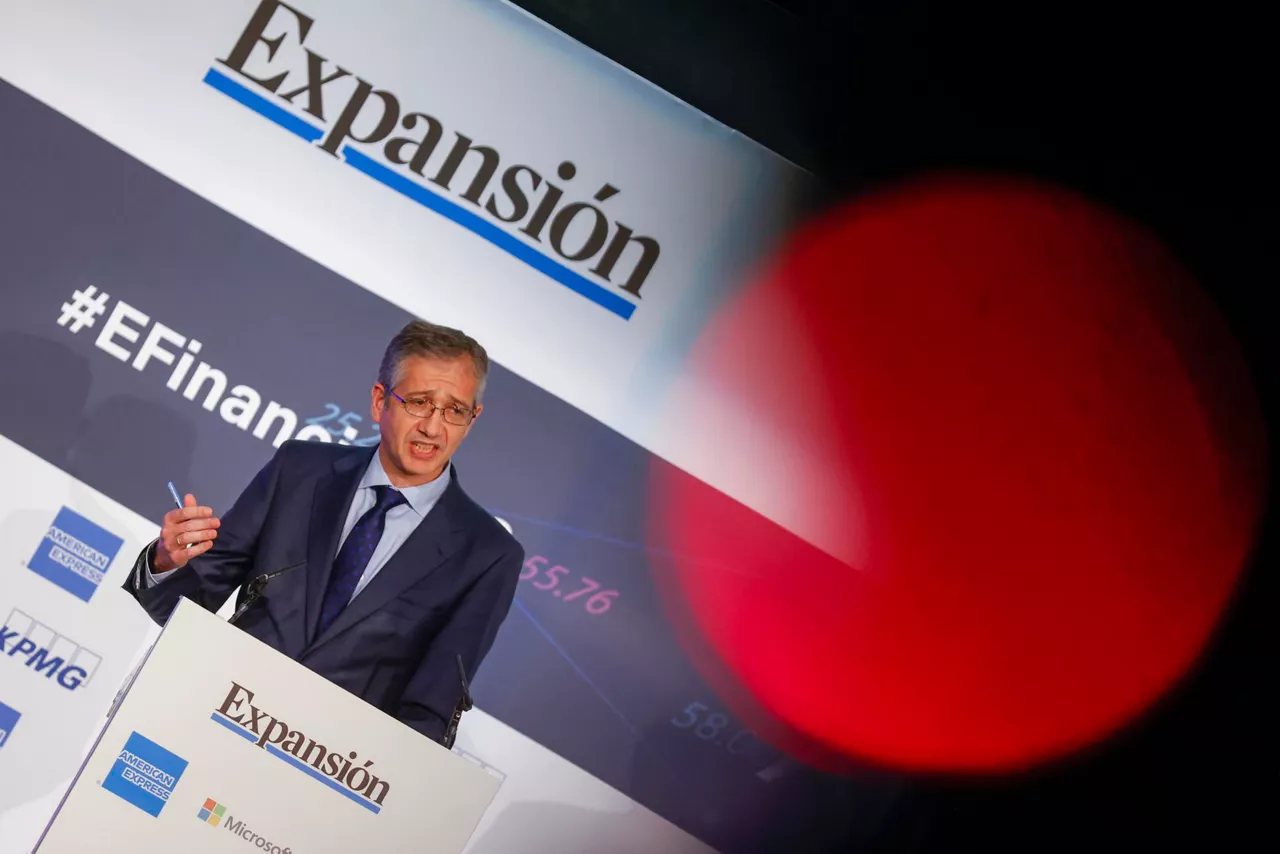 El gobernador del Banco de España, Pablo Hernández de Cos, participa en el encuentro. Foto: EFE