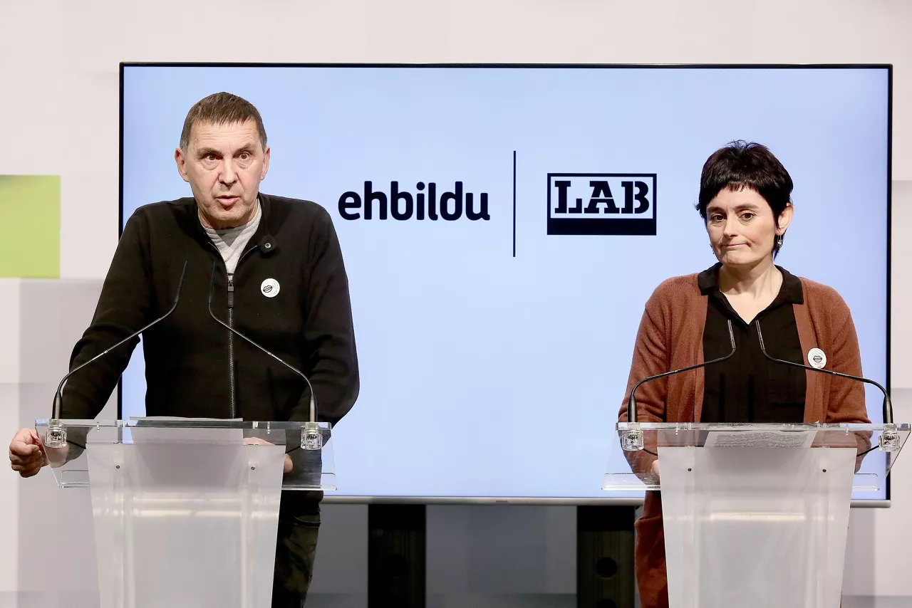 Arnaldo Otegi eta Garbiñe Aranburu. Argazkia: EFE.