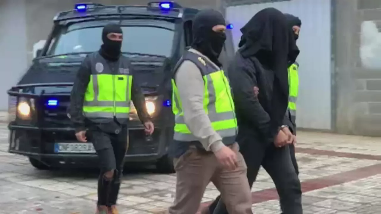 Polizia operazioa Gernikan. Radio Euskadiren bideo batetik ateratako irudia.