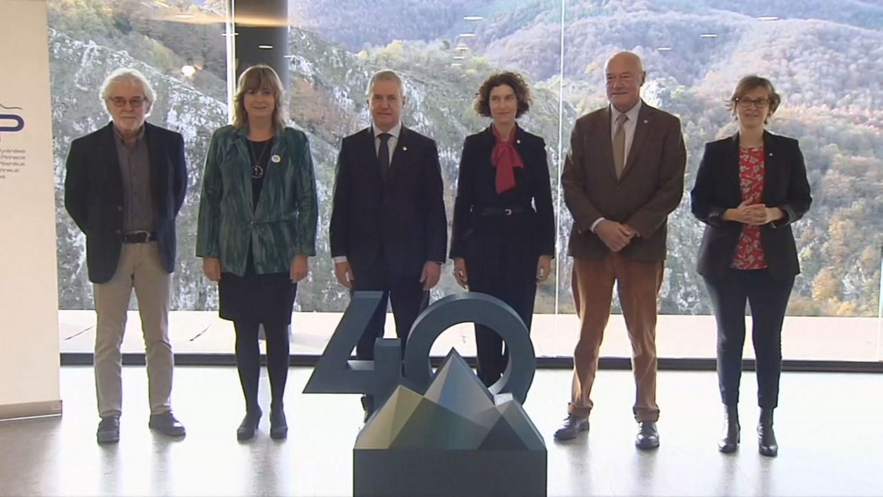 Familia argazkia Arantzazun. EITB Mediaren bideo batetik ateratako irudia.