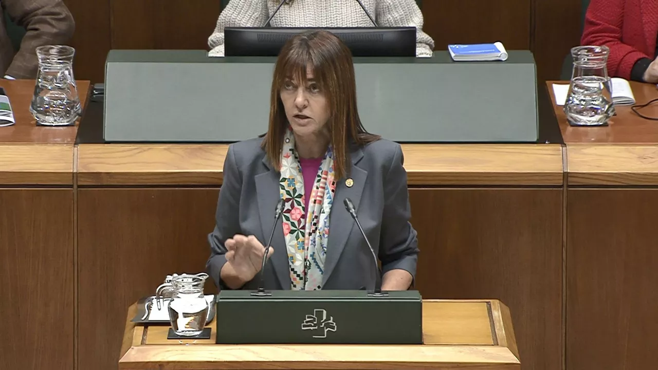 Mendia en el Parlamento.