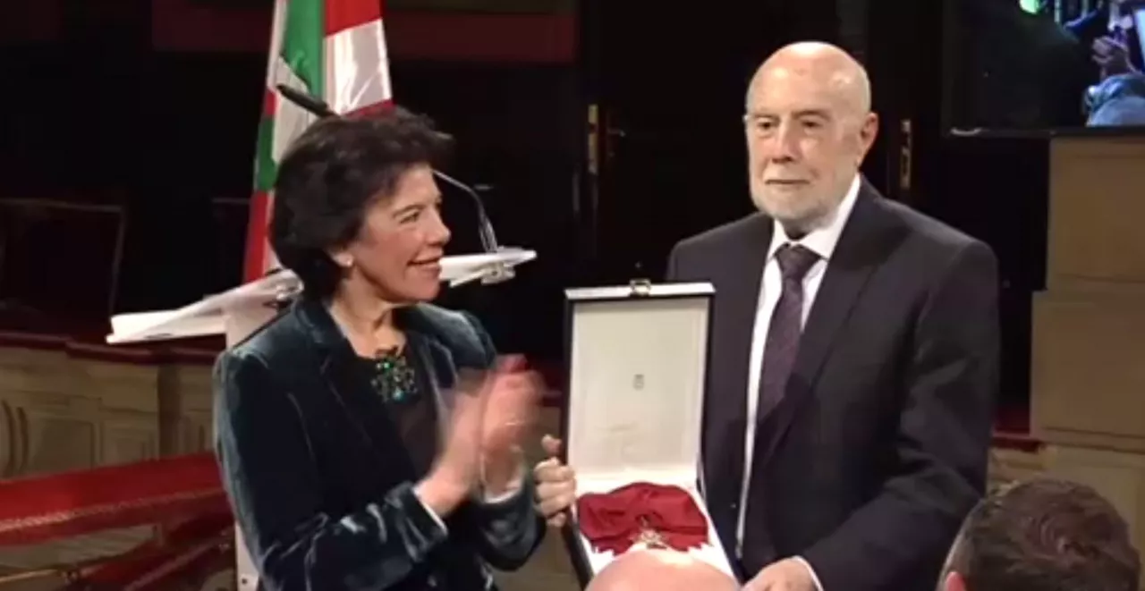 Raúl Guerra Garrido, en 2019, en un homenaje. Foto obtenida de un vídeo de EITB Media.