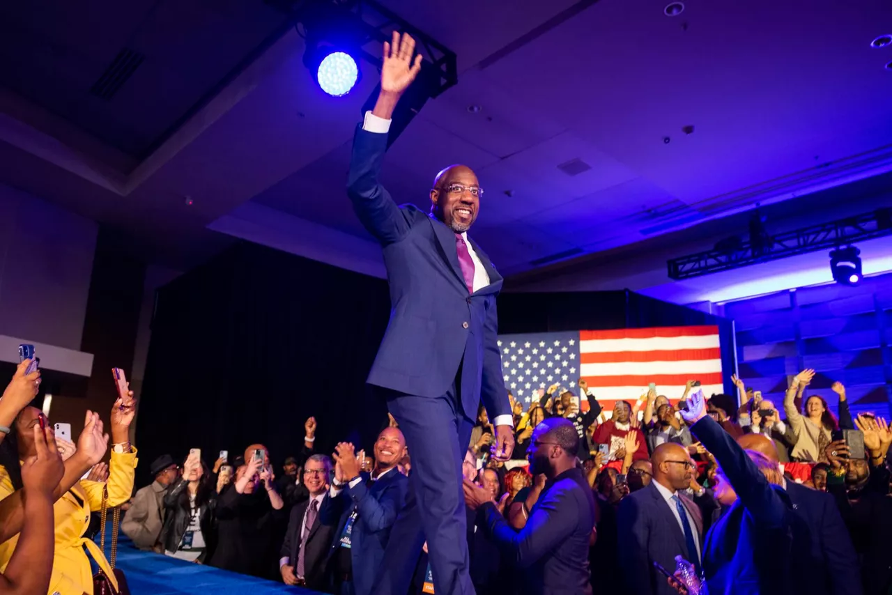 El senador demócrata de Georgia Raphael Warnock. Foto: EFE