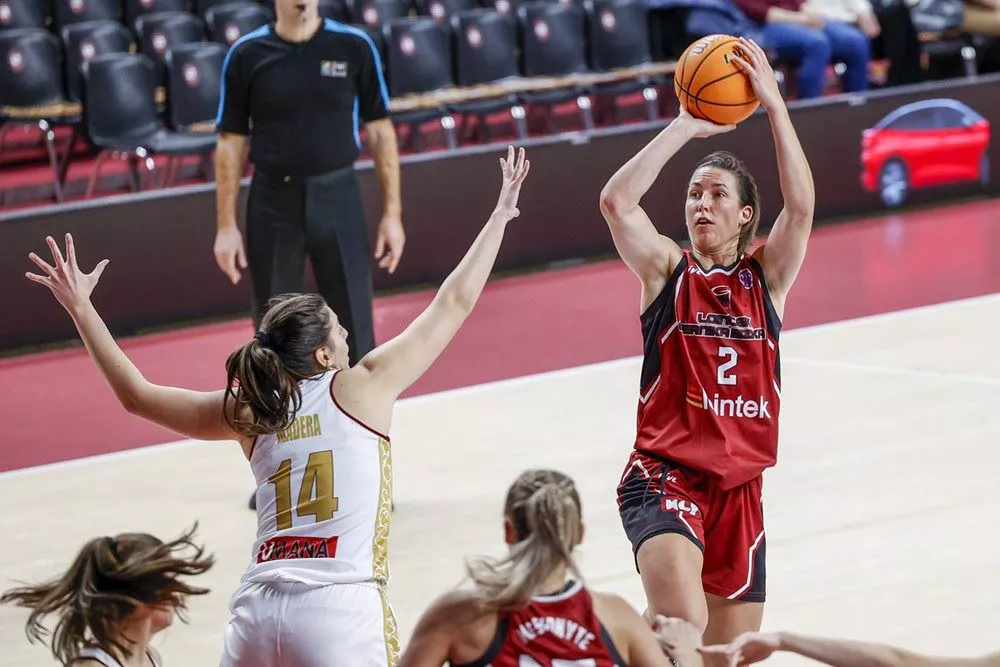 LOINTEK-GERNIKA-JULIE-WOJTA