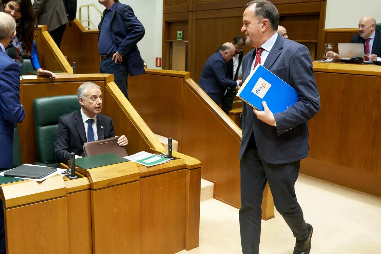 Carlos Iturgaiz ha calificado de "indecente" lo que está ocurriendo en la OSI. Foto: EFE.