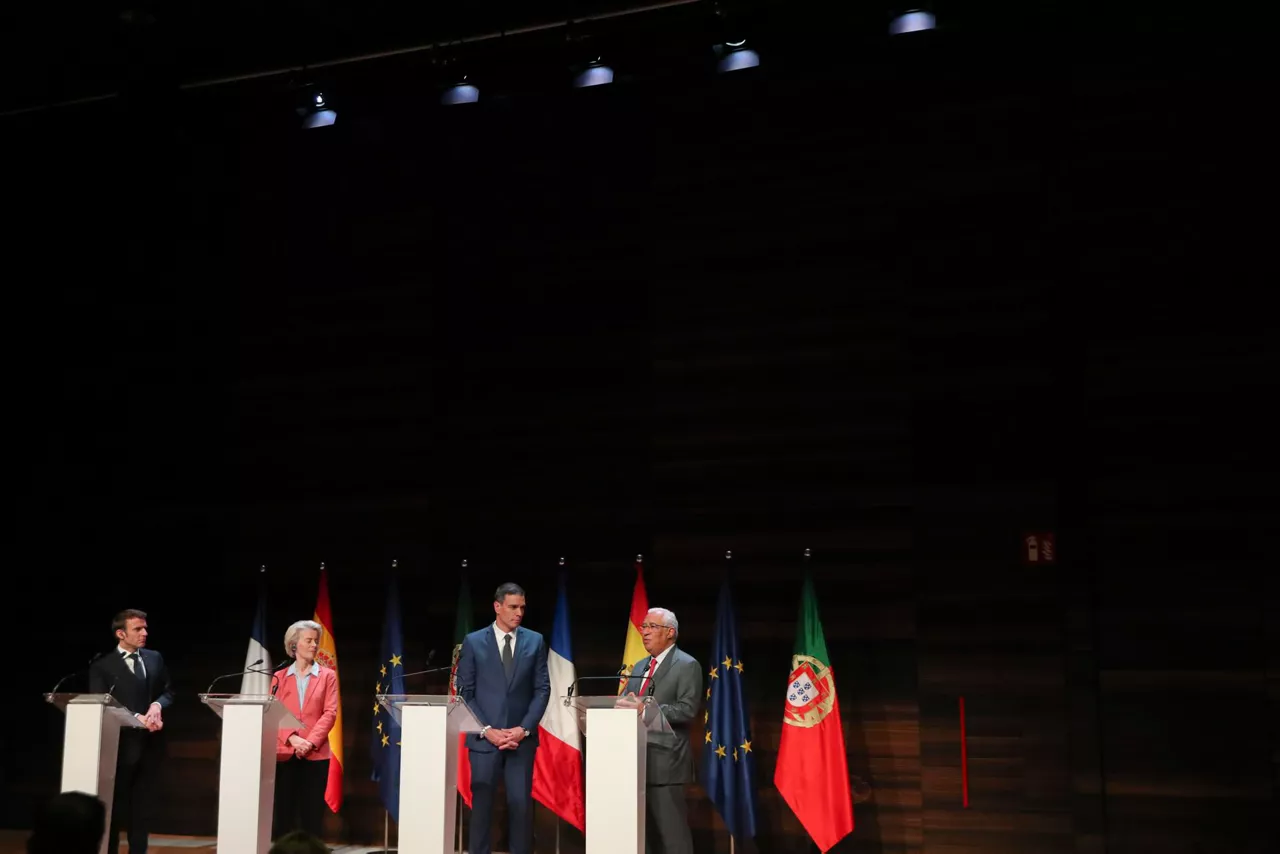Macron, Von der Leyen, Sanchez eta Costa, hidrogeno korridorea aurkezten.