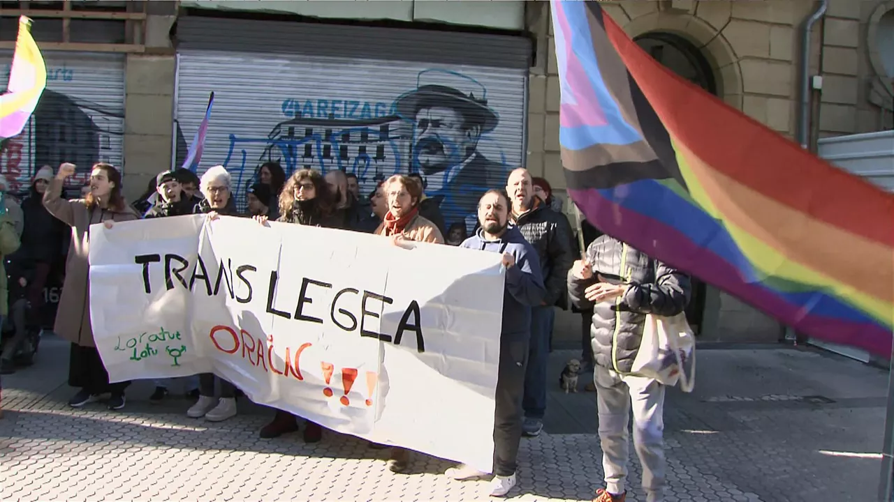 trans legearen aldeko elkarretaratzea donostian eitb media