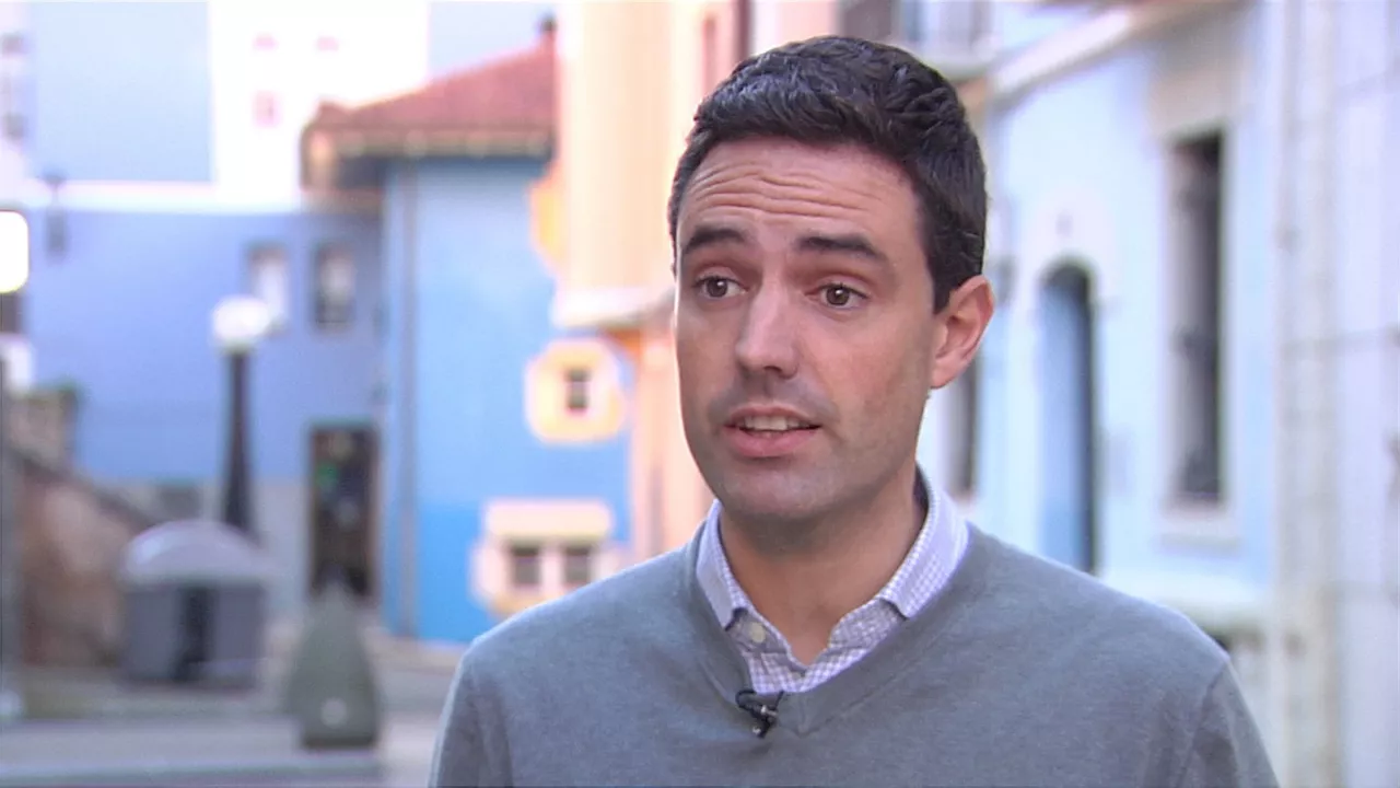 Abaroa, respondiendo a las preguntas de EITB.