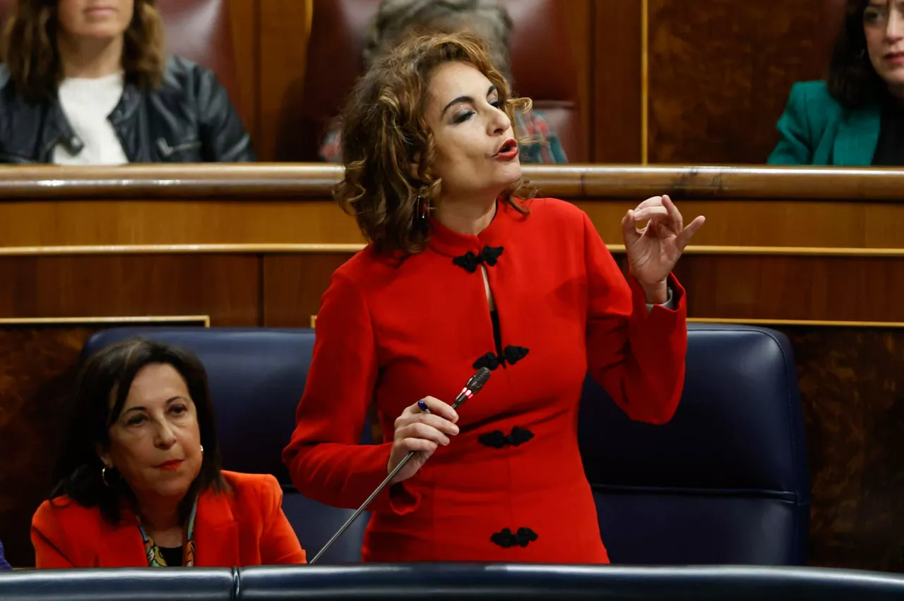 Maria Jesus Montero Ogasun ministro eta PSOEko idazkariorde nagusia Kongresuan. Argazkia: EFE