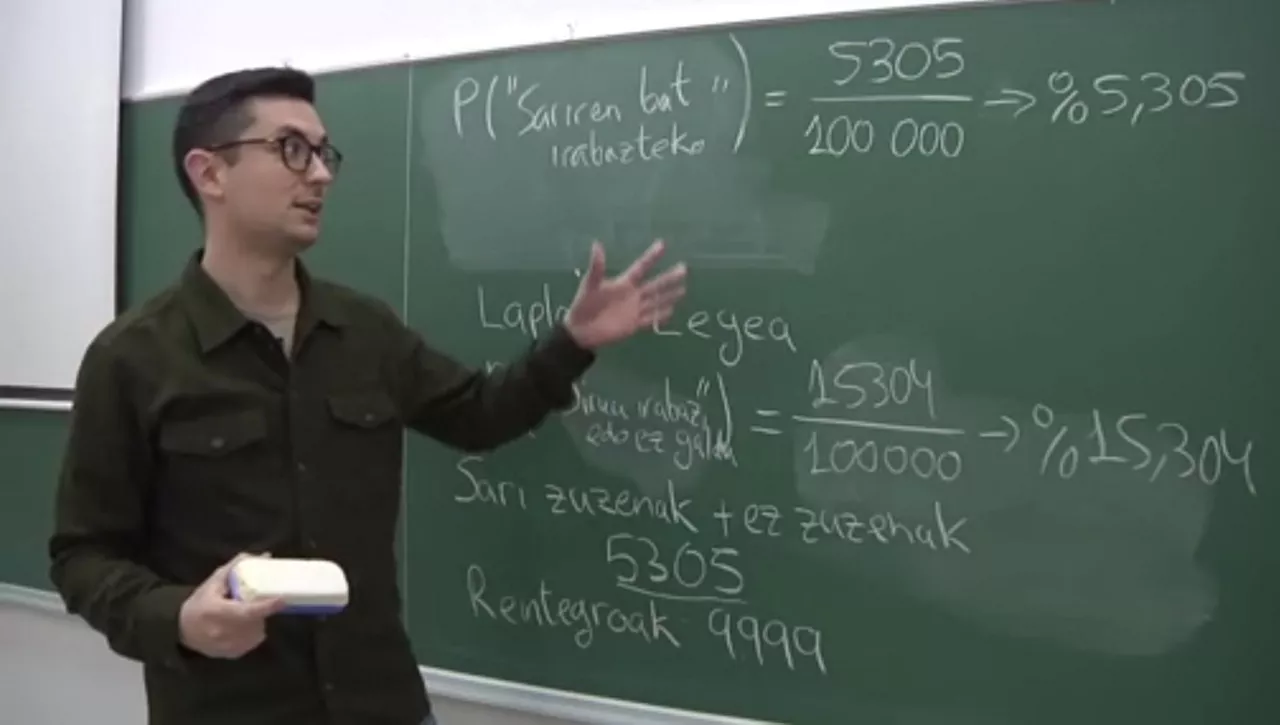Xuban Diez EHUko irakasle eta Matematikan doktorea. Argazkia: EITB Media.