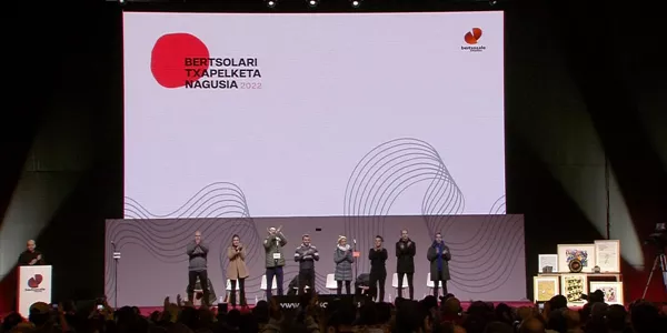 Los finalistas llegan al escenario. EITB Media. 