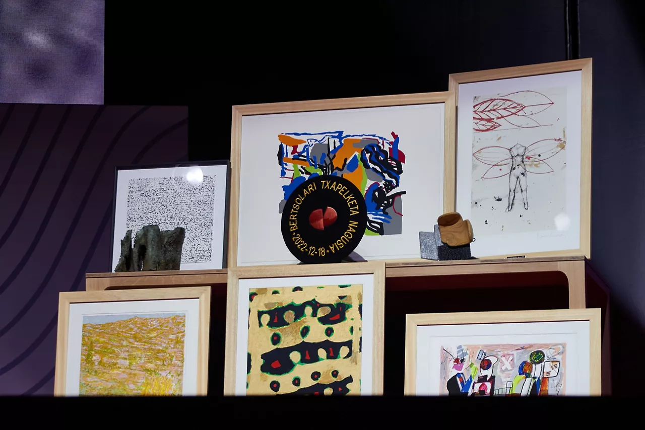 Txapela eta beste oroigarriak. EITB Media. 