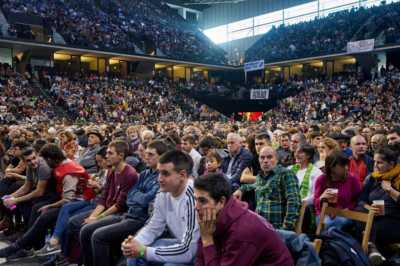Nafarroa Arena, jendez goraino. EITB Media. 