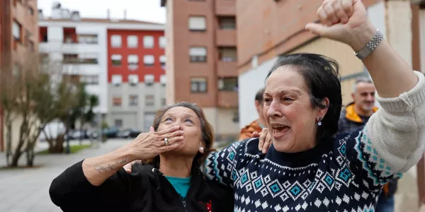 Celebración del segundo premio en Mungia.  Foto: EFE